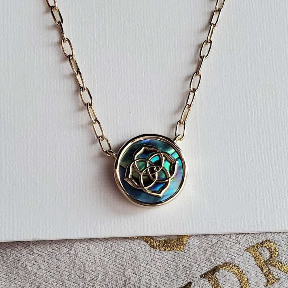 Kendra Scott Dira Gold Pendant Necklace in Abalone Shell Iridescent Filigree - Picture 3 of 6